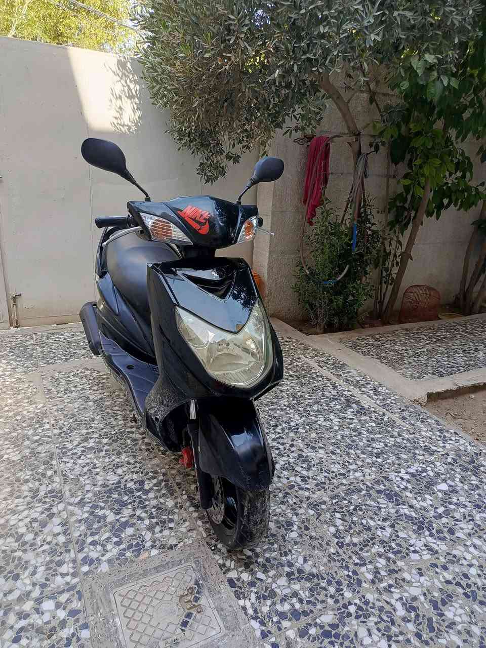 دراجة سكنس فحل 140 نكرة سلف هندر كهربائيات كلها كاملة محركها مكفول  لا نضوح ولا تبخير ناعم شلعة ومعدل تخبل كفراتها كلها ختم واحد وية المحرك قفل جنطة استيرن زوج تايرات جدد عداد شغال دراجة اي نقص ما بيها سعرها 575وبيها مجال بسيط مكاني الشعلة ‏‪***********‬‏
