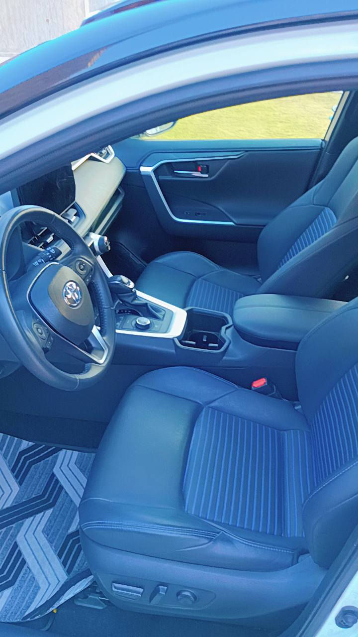 سلام عليكم تيوتا راف فور هايبرد قليل صرف الوقود علامه سزرقه موديل 2023 رقم جديد وارد امريكي كشنات جلد تدفئه وتبريد ماشيه 24 الف بنرامه قماره بلاك اسود ويل حجم 18 شاشه جبيره كار بلي.كامل جاهزه مرقم بغداد تحويل ثانيوم كامل مابيه ولا عطل حادث مبدل بس بنيد مابيه صبغ فءه XSE سعره 268 ورقه  المكان الرمادي الخالديه الرقم ***********
