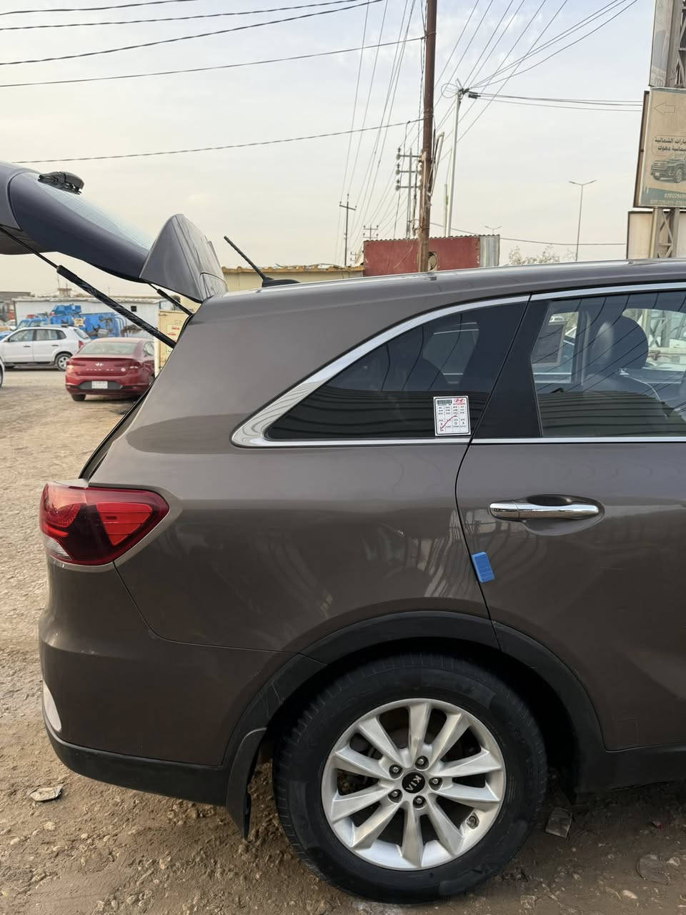 السلام عليكم
للبيع فقط 
سورنتو موديل 19
وارد امريكي 
مكينتها 6سلندر
سبعه راكب فور ويل 
السياره ضربتها
الربع الجوه الجنطه ومصلحه نفسه
والجاملغ الايسر بي طخه يم البك لايت فقط
علماً: السياره ماطاك بيها ايرباگ
 سياره مكفوله مكينه وكير وحداديه 
ماشيه 139mi
السعر 175 وبيها مجال
المكان الديوانيه
للاتصال ***********
