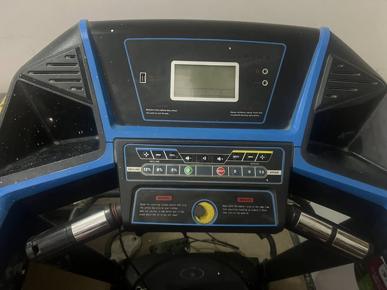 غرفة طعام للبيع ب ٦٠٠ دولار فقط مع جهاز جري ب ٣٠٠ دولار
في بغداد السيدية ***********
