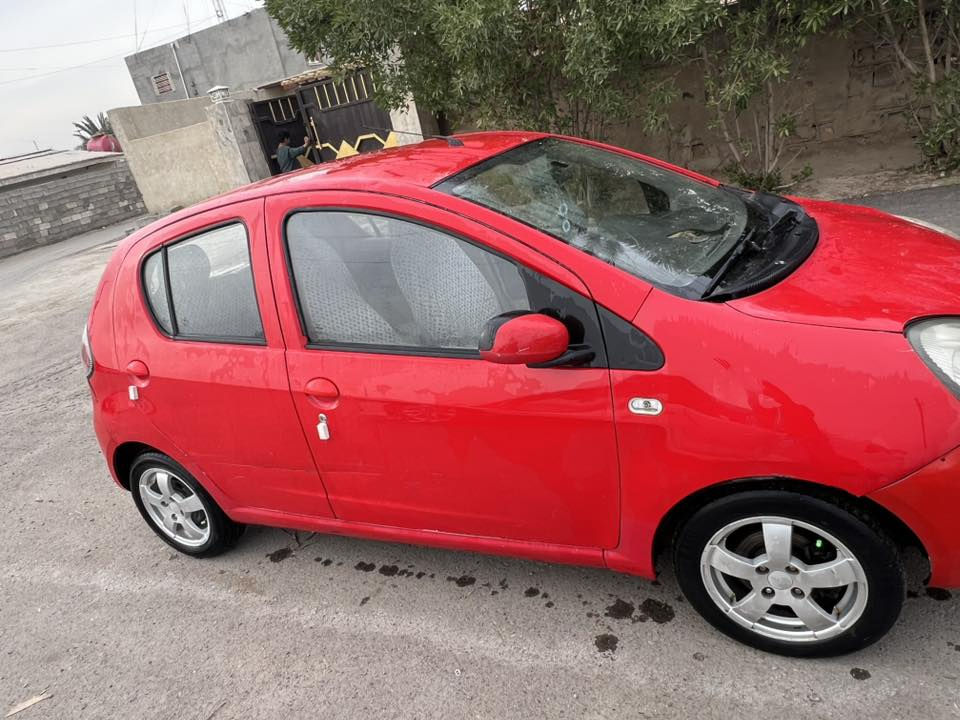 جيلي باندا موديل 2013 

السياره مكفوله من الضربه و الصبغ و التبديل كير اوتوماتيك 

كير مكينه مكفول صدر أمامي و خلفي جديد تخم تاير جديد تدفئة و تبريد ثلج فوول كهربائيات السياره جاهزه من كلشي اي نقص ما بيهه 

تحويل مباشر 

العنوان بغداد التاجيات قرب المرور 
للاستفسار ***********
