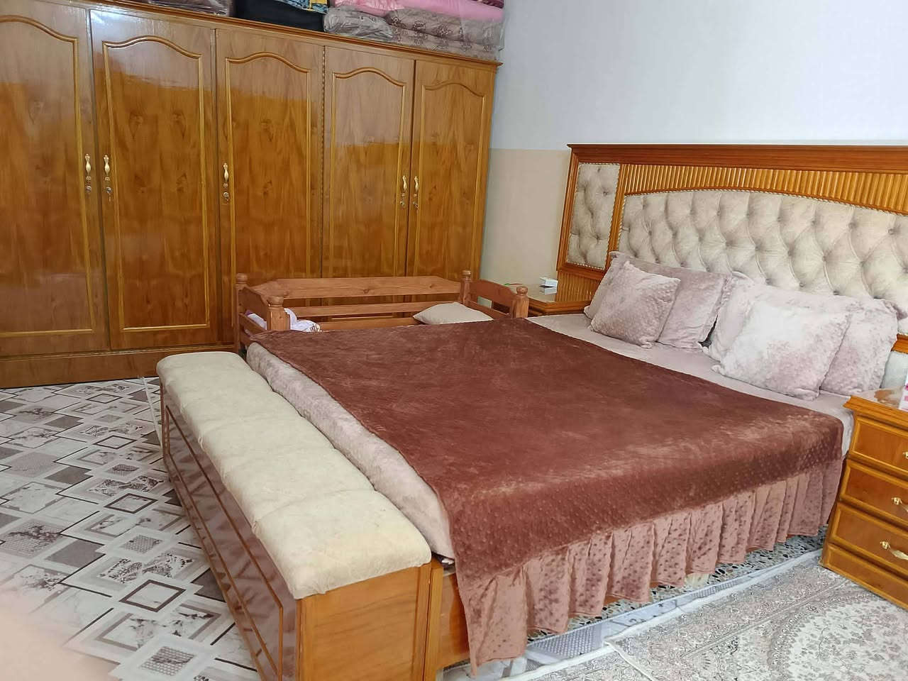 غرفه نوم للبيع اخو الجديد للإتصال
***********
