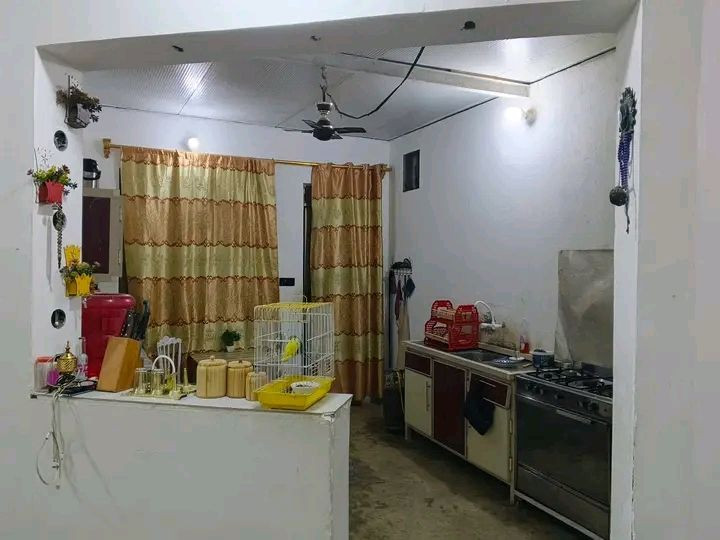 سلام عليكم بيت مساحه 200وعشرمتر للبيع عنوان لبيت الحكيم بنزله حسينه ابي لاحرار يتكون لبيت من غرفتين وصاله وستقبال ومطبخ ومجمع صحيات داخلي وصحيات خارجي وكراج وحديقه مرتبه بناء طابوك لسقف سندويج السعر43وبي مجال تواصل ***********+
