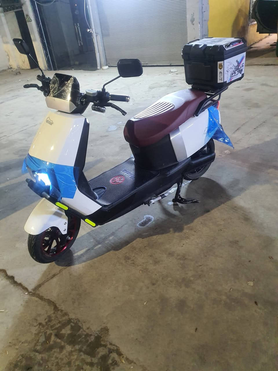 السلام عليكم
دراجة شحن للبيع 

الماركه كوكر 
البطاريت 6 مسطرة 
مانع سرقة 
بصمة 
اللون ابيض 
الشحنه الوحدة تمشيك من 70 الى 80 كيلو 
السرعة من 80 
شراي راسل خاص او تواصل ع الرقم و بي واتساب 
***********
