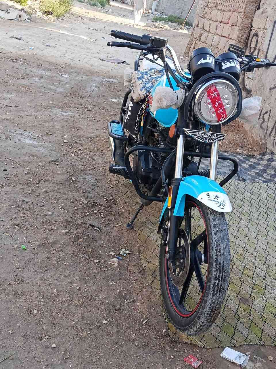 السلام عليكم دايوان نفخ موديل 22 لونها ازرك بس نخلينه سمائي دراجه كامله من كلشي نضافه 80/100 
السعر 1700 للستفسار ***********
