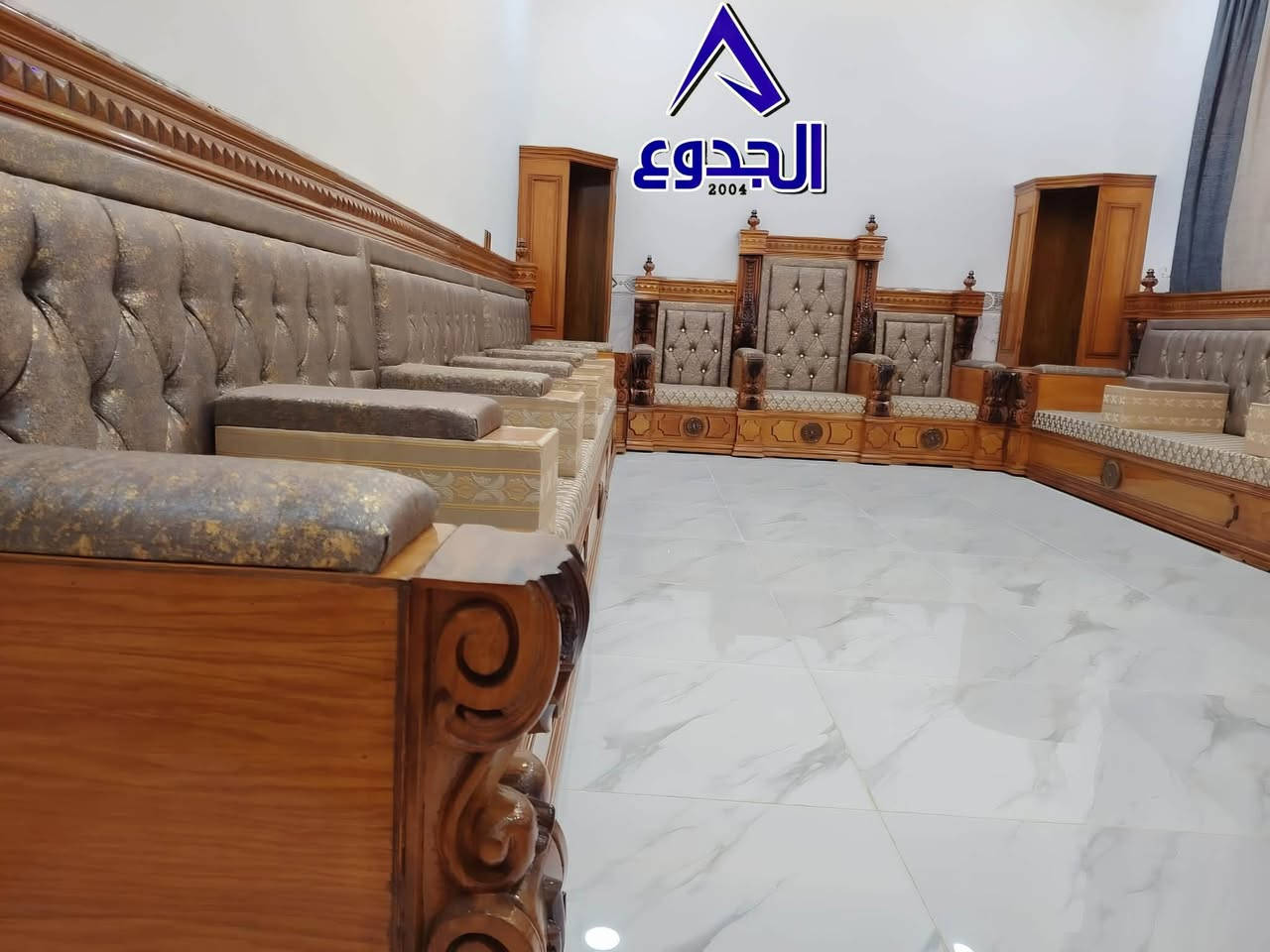 ✨ طخم فاخر من شغل معملنا، بتنفيذ كادر مصلاوي محترف وخبرة سنين بالتفاصيل والتشطيب. تصميم يجمع بين الفخامة والأصالة حتى يضيف لمسة مميزة لبيتكم.

✔️ صناعة محلية بإتقان عالي
✔️ خامات مختارة بعناية
✔️ تنفيذ وتشطيب على مستوى راقٍ
✔️ إمكانية التفصيل حسب الطلب

نفخر إن كل قطعة تطلع من معملنا تحمل بصمة الجودة والإبداع.

🚚 التوصيل متوفر إلى جميع محافظات العراق

📞 للحجز والاستفسار:
***********

📍مجموعة الجدوع التجارية – ثقة وجودة من أهل الخبرة.
