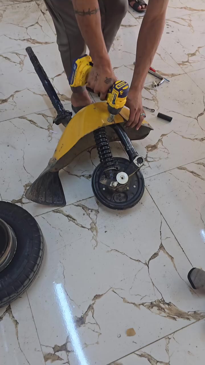 ماشه هيه وصليبها وشدها
بسعر 60 لف فقط المجر  حي العسكري شارع تربيه 
***********
