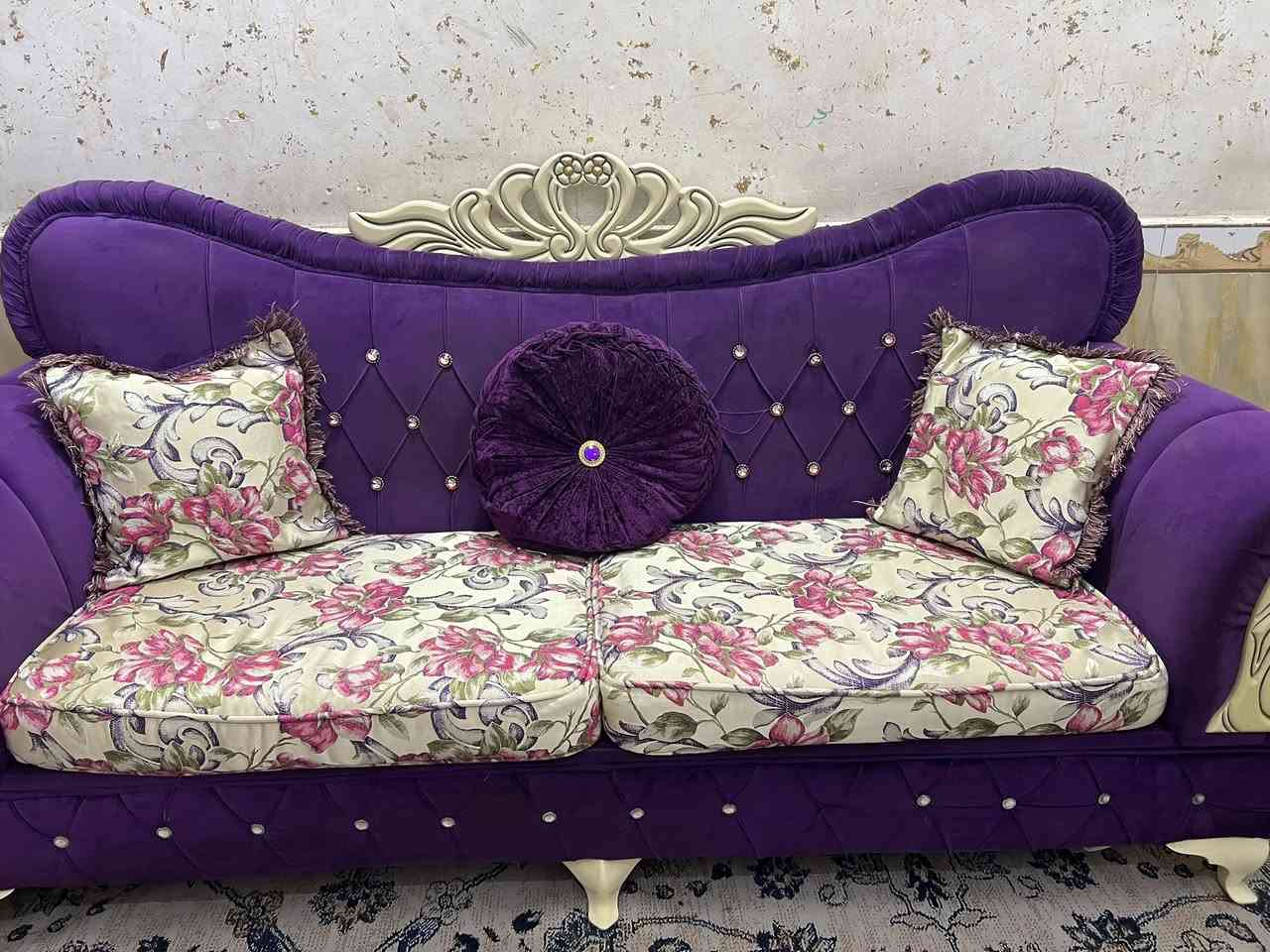 تخم إسفنج مميز الخشب زان اصلي العنوان ناصريه مركز السعر ٥٥٠ الف *********** التخم مكون من خمس قطع
