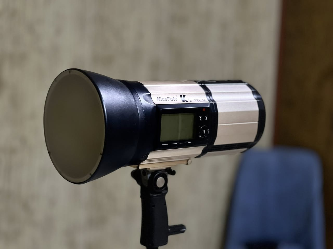 � للبيع فلاش NiceFoto K TTL-M احترافي + تريكر Nikon

فلاش ستوديو خارجي احترافي بحالة ممتازة جداً، نظيف وما بي أي عيب.

🔹 يدعم TTL
🔹 يدعم HSS لحد 1/8000
🔹 نظام 2.4G داخلي
🔹 بطارية ليثيوم قوية تدوم بالتصوير الخارجي
🔹 شاشة تحكم رقمية سهلة
🔹 مناسب للتصوير الخارجي بالنهار واللوكيشنات
🔹 ماونت Bowens يركب عليه كل السوفت بوكسات والملحقات

ويجي وياه:
🎯 تريكر NiceFoto نسخة Nikon

سبب البيع: تغيير نظام الكاميرا إلى سوني.

الفلاش شغال 100% ومجرب، مناسب للمصورين اللي يشتغلون أعراس، تخرج، بورتريه خارجي.

للتواصل خاص


**إذا كنت صاحب هذا الإعلان وتريد حذفه لأي سبب، رجاءا أرسل رسالة إلى الدعم الفني**