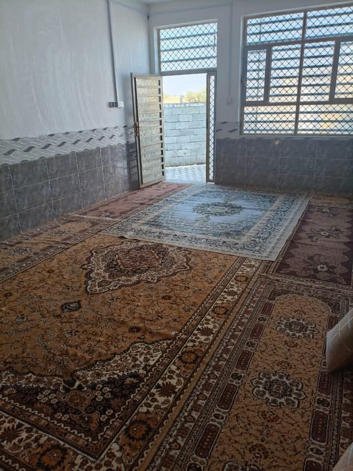 بيت زراعي في مجمع الشبلا وي الاول   في  محافظة الديوانيه قضاء عفك مساحته 380  غرفتين  وصاله واستقبال  وحمام داخلي وخارجي  السعر  خاص او الاتصال على الرقم  التالي ***********
