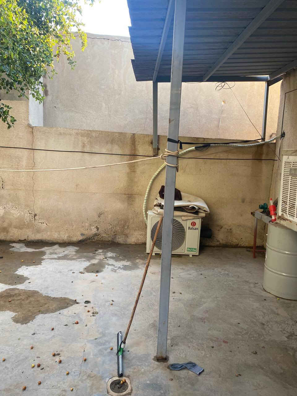 للبيع دار حجة 

المساحة ٢٠٨ متر

الموقع - شارع الامام - قرب العائلة السعيدة - مجاور علوة الكرار للخضار

يحتوي على

٢ غرف نوم  
صاله 
اسقبال 
حديقة 
سيراميك جداري وارضي السقف شيمان ومسلح 
للاستفسار اتصل 
*********** - ***********
