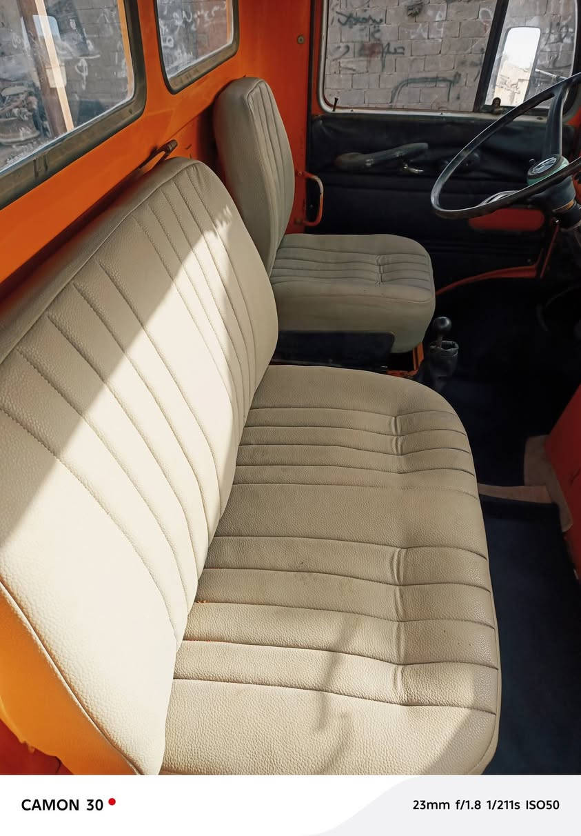 السلام عليكم البيع ابو ردين جديد بل كارتون وضع شركة ما ماشية شي قليل حيل 15 الف موديل 86 السيارة جديدة حيل 6طن المكان بغداد رقم الاتصال، ***********.
