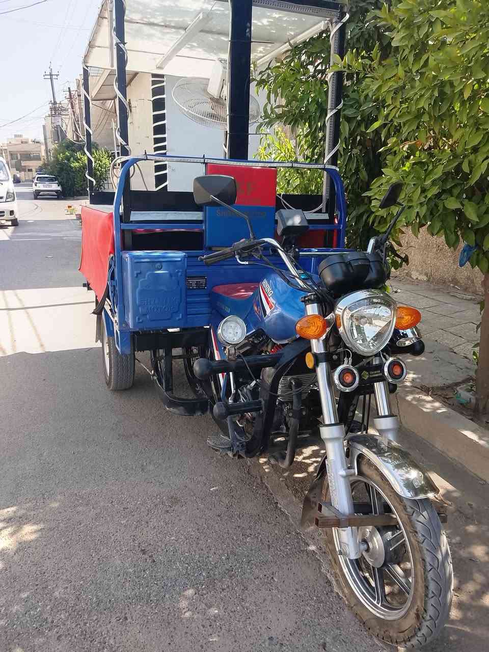 السلام عليكم ستوتة للبيع
بعدها جديدة قبل كم شهر اخذتها 
مابيها لحيم هذا ميز اني مفصله وضارب فقط اربع براغي بالكاعية مال البدي ماينقصها شي ترهم عصاير 
تراهم جنبر متنقل ترهم مطعم ترهم مخضر وبيها حتى مكان خزن  بسمي أوراقها كامله جديدة يعني صار فتره قريبة من اخذتها  بغداد سبع ابكار  قريب الكريعات 
***********
