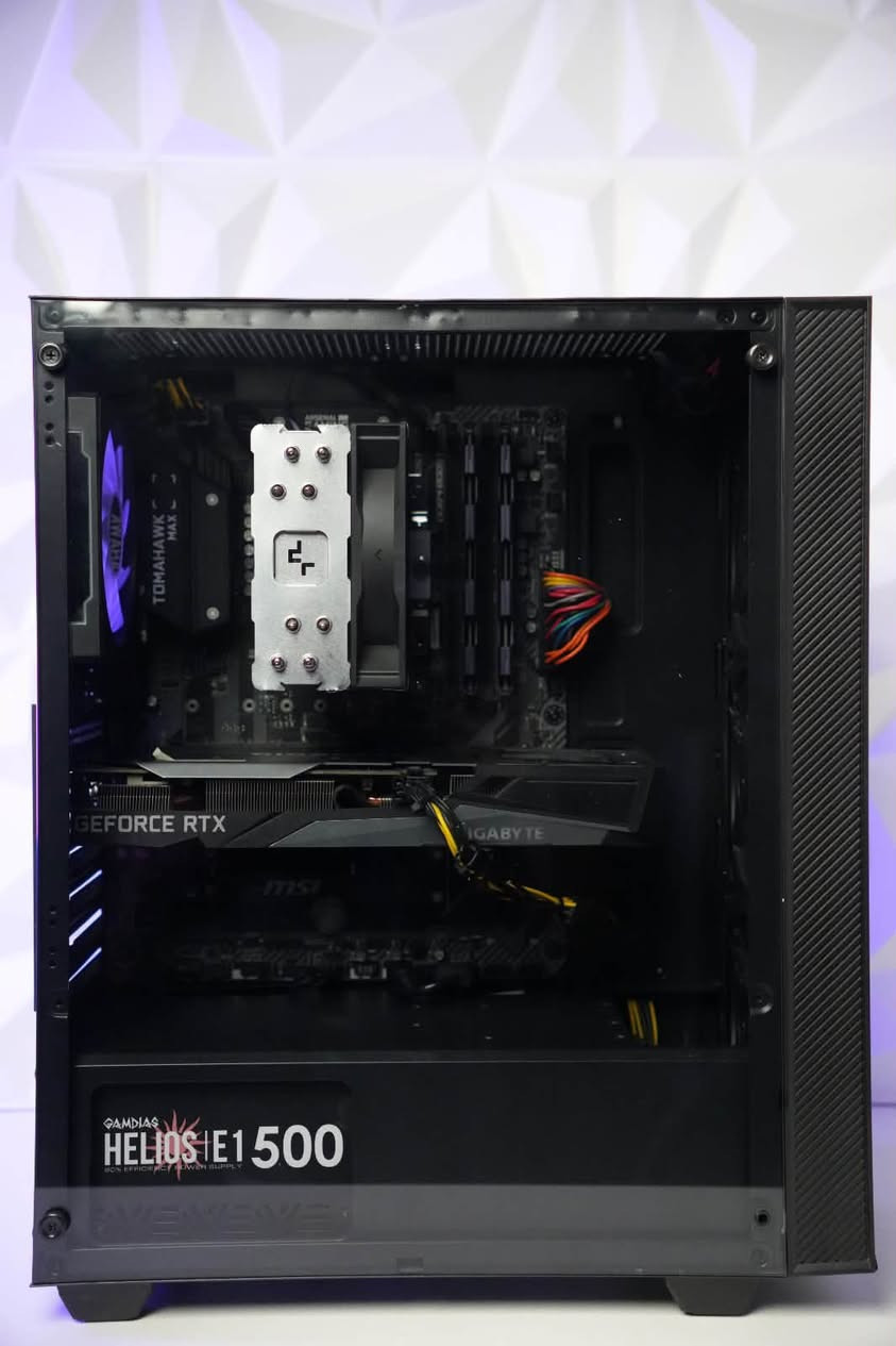تجميعة مستخدمة للبيع نظيفة
Rtx 3060TI 8GB 3Fan
R5 5500 جديد 
Ram 8*2 ddr4 3200
Ssd 1TB
Power Supply 500W
Motherboard b450 msi tomahawk النسخة الجبيرة
كيس مستخدم وفانات جديدة تحكم كامل 
مبرد هوائي AG400 Deepcool 

السعر مليون توصيل موجود 
مكاني كربلاء 
***********
