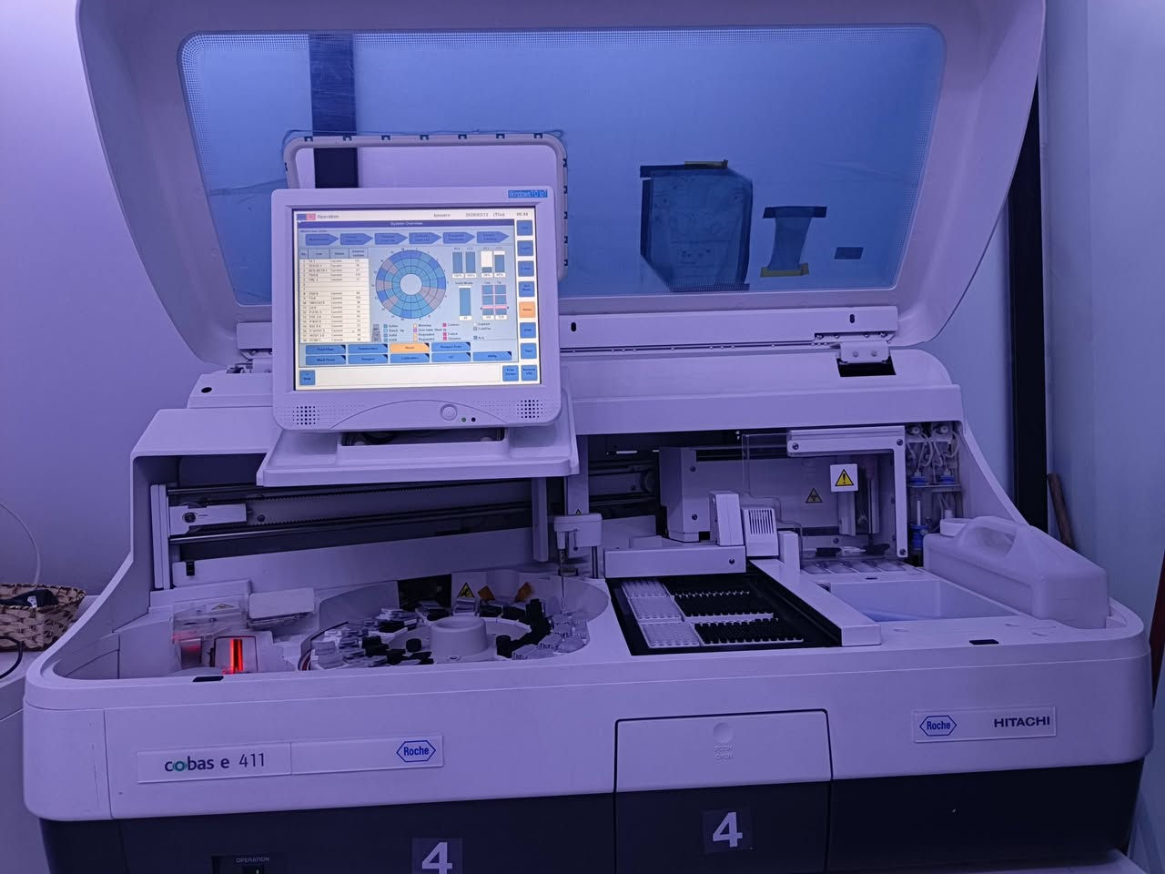 السلام عليكم
جهاز E4 مستخدم للبيع 
الجهاز نظيف موديل2023 شركة روش الالمانية مع ضمان لستة اشهر 
للاستفسار 
***********
