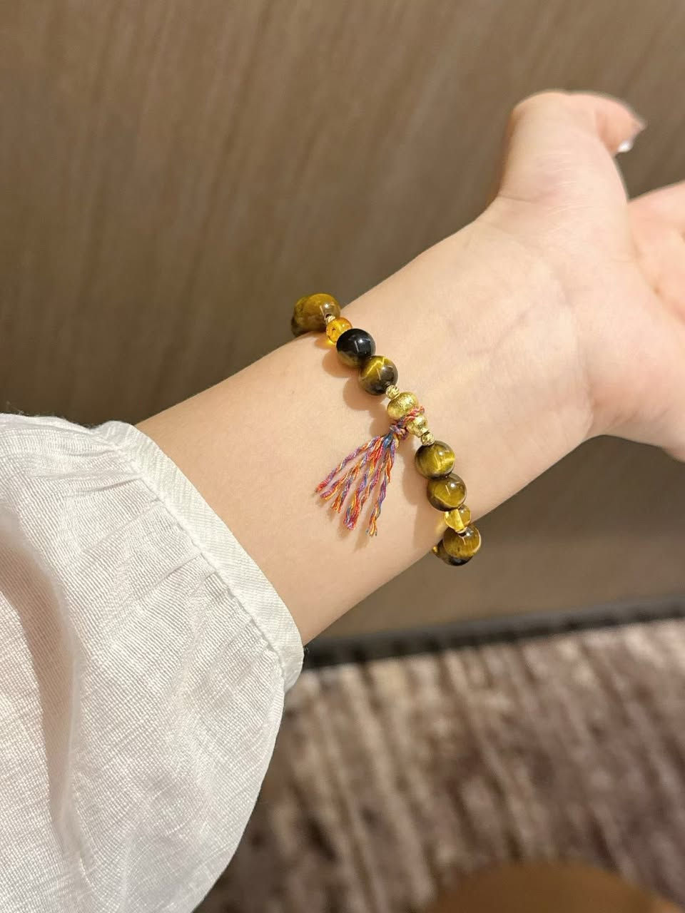 Tiger's Eye Radiance, Amber's Enduring Legacy
We present this unique energy combination bracelet, skillfully combining two natural gemstones—tiger's eye and amber—to create an everyday companion that protects your balance and strength.

✨ Tiger's Eye - Your Shield of Courage
Like the eye of a tiger, its golden light flows.

🌸 Amber - Your Gentle Wings
Sealing within it millions of years of time and the spirit of plants, like a natural miniature painting.

Who is it suitable for?

▸ Those facing challenges who need to enhance their confidence and decisiveness

▸ Those seeking emotional balance and yearning to release stress

▸ Creative workers who need both inspiration and stability

▸ Those who cherish unique natural jewelry and love the stories of nature.

讓這款手鍊陪伴你，在生活的每個場景中，既擁有面對世界的堅韌鎧甲，也保持內心深處的那份柔軟與寧靜。

If you would like this subtle beauty to become your daily companion, write to me 
📩WhatsApp：8613308361107

Don't wait, because a bracelet like this will probably never appear again


**إذا كنت صاحب هذا الإعلان وتريد حذفه لأي سبب، رجاءا أرسل رسالة إلى الدعم الفني**