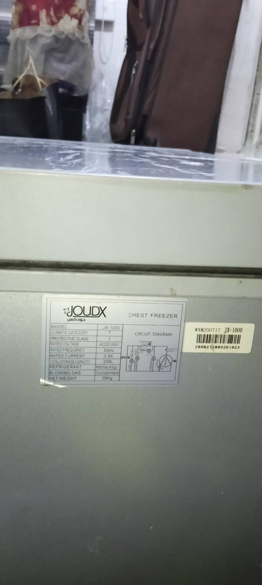 السلام عليكم ورحمة الله مجمده للبيع السعر 175 للتوضيح المجمده جديده وماداخله تصليح نهائين تجي وشوف بعينك العنوان كربلاء حي العامل خلف المول الاستفسار ***********
