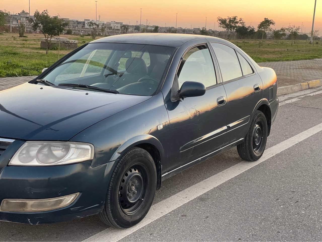 نيسان صنى موديل 2008نيلي گير توماتيك 
 دوو پارجه ى بوياغه جاملغي دواوه   و بونيت بي زه  ربه به س بو جوانى كراوه سياريكه هه موو گيانى به شه رت ٤تايو ويلي تازه له ژيره مكينه ى به شه رت نه بوخار نه سه رف  سه نه وى دوو مانكه به سه ر چوه  سعرى ٧٦مجالي كم 
رقم تلفون 
📞 ***********
*********** كركوك, العراق
