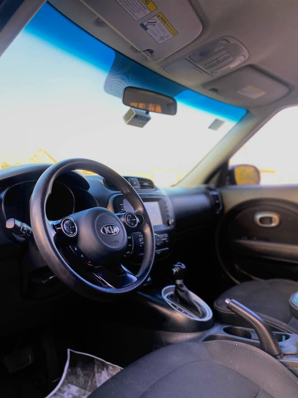 كيه صول 2019
وارد امريكي 
ماشيه 39
حادثه كلش صندوك 
شاشه كبيره محرك 2000
سياره نضيفه استخدام مال بيت 
مكان سياره بغداد الشعب 
السعر 120 وبيه مجال وبيه مجال بسيط 
رقم تلفون ***********
