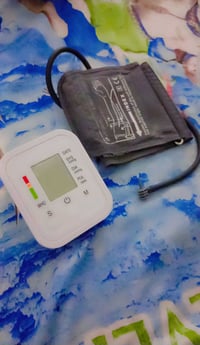 جهاز ضغط الكتروني • شحن وبطارية • الشعب