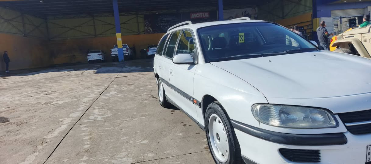 موديل ٩٥
محرك ٢٠ كير عادي واثنينهم شرط
سنوية ورقم جديد 
باسمي 
سنوية ٢٠٣٠ تنتهي 
السياره مجهزها ع ايدي ترايك وين مايعجبك
تفاصيل اتصل ع رقم *********** 
غير متواجد ع فيس بوك
شراي تعال قلبها واطلع تراي لاتدفع سعر بالموبايل
السياره باسمي سنوية
