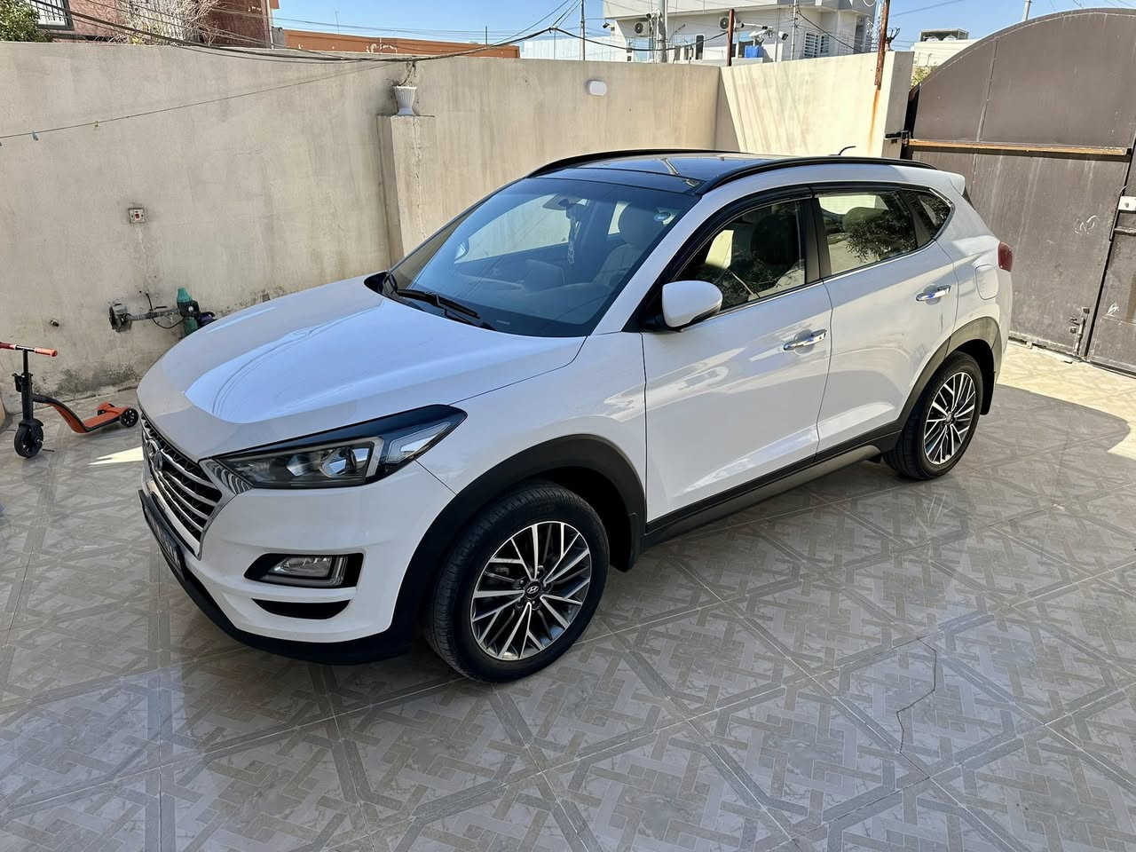 هونداي توكسان ٢٠١٩
فول مواصفات مكفول كفاله عامه
بدون صبغ بدون تبديل بدون بارد
بانوراما
بصمه
كشنات كهربائي
شاشه كبير
كاميرا خلفي
حساس امامي خلفي
ليد امامي 
 مكان سياره كركوك
السعر ١٩٨ ورقه و مجال. بسيط


**إذا كنت صاحب هذا الإعلان وتريد حذفه لأي سبب، رجاءا أرسل رسالة إلى الدعم الفني**