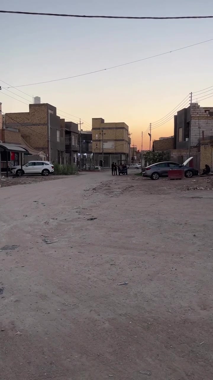 ‏سلام عليكم ورحمة الله وبركاته قطعة زراعي للبيع المساحة 180 متر العنوان الناصرية صوب الشامية منطقة الشموخ الثانية قرب جامع أبو الفضل العباس كل الخدمات متوفرة ماي مجاري وكهرباء المنطقة جدا راقية جيران ذهب الاتصال والاستفسار على هذارقم القطعة رخيصة سعر 65 قابلة للتفاوض  ***********
