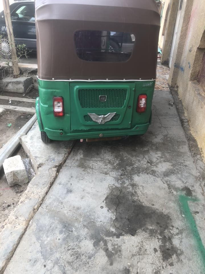 تكتك 🛺 للبع مديل 21  رقم وسنويه لبدي بيهه ضربه ولباقي شوف لعين مكان خمسميل رقم الهاتف *********** 
السعر 5ونص.
