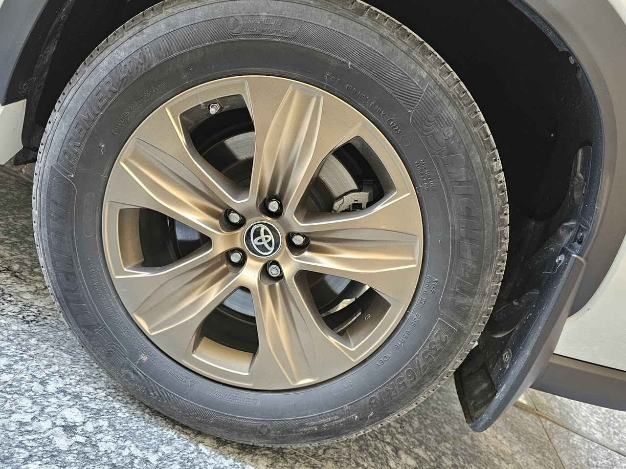 🔥تويوتا هايلاندر XLE برونز.🔥
. موديل 23 هايبرد.. وارد امريكي فول .. فتحه بصمه كشنات 2 كهرباء تدفئه بالكشنات ..7 راكب داخل ايخبل  ..كامره بالمرايه ..شحن موبايل لاسلكي .. اتوتو هولد . نقط عمياء ومانع ضباب بالمرايه الجانيه 
صندوق كهرباء حساس .. ومواصفات هوايه حلوه ..حاولت اوضحهن بالصور 
حادثهه بسيط تعديل وصبغ البنيد والجاملغ اليمنه كذلك ..يعني السياره بدون تبديل .. راديترات شركه ..السياره بدون اي نقص  وجيده وجاهزه 
ماشيه 20 mi
سعرهه 310 $
مكاني بغداد زيونه
*********** الاسيا بي واتساب 
***********
وبالخير انشالله
