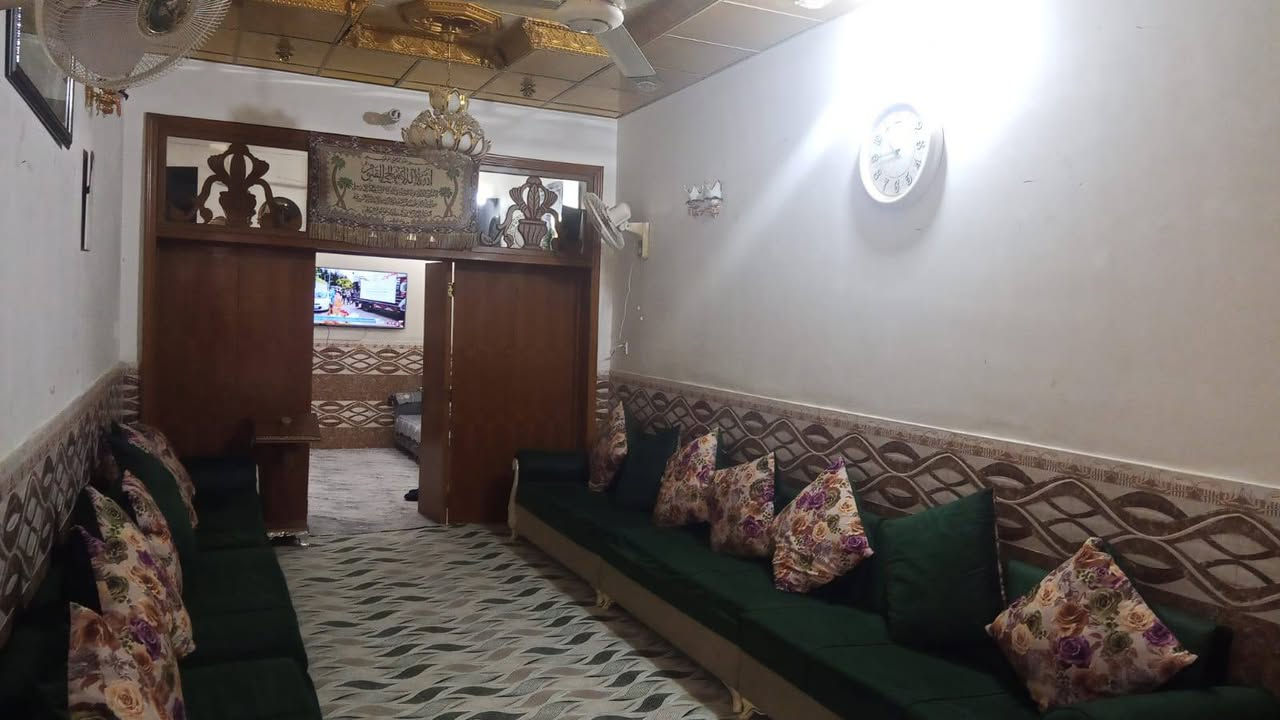 دار للبيع طابق ونصف150م حي الجامعة قرب مستوصف الجامعة 
يحتوي على غرفه وصاله ومطبخ واستقبال وصحيات داخلية وخارجيه وكراج للبيت والطابق الثاني يحتوي على غرفتين نوم وصاله وصحيات 

_العنوان المكتب  /النجف الاشرف _حي العدالة _شارع المستوصف 
 
نستقبل جميع العروض التجارية في كافه احياء النجف اداره مكتب الميار للعقار 

🟨للاستفسار الاتصال على الرقم التالي او مراسلة الصفحة 
 
📞 عباس الجنابي ***********
