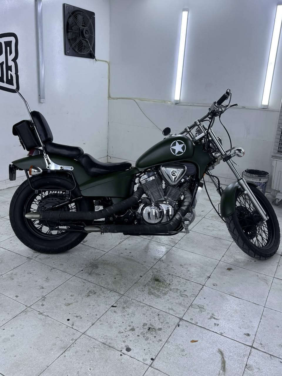 هوندا ستد 400 
رقم بغداد باسمي تحويل مباشر 
مكفولة 
مكاني بغداد البلديات 
متواجد عالفيس رقمي ***********
السعر : 18 ورقة وبيها مجال للطيبين متواجد عالفيس
