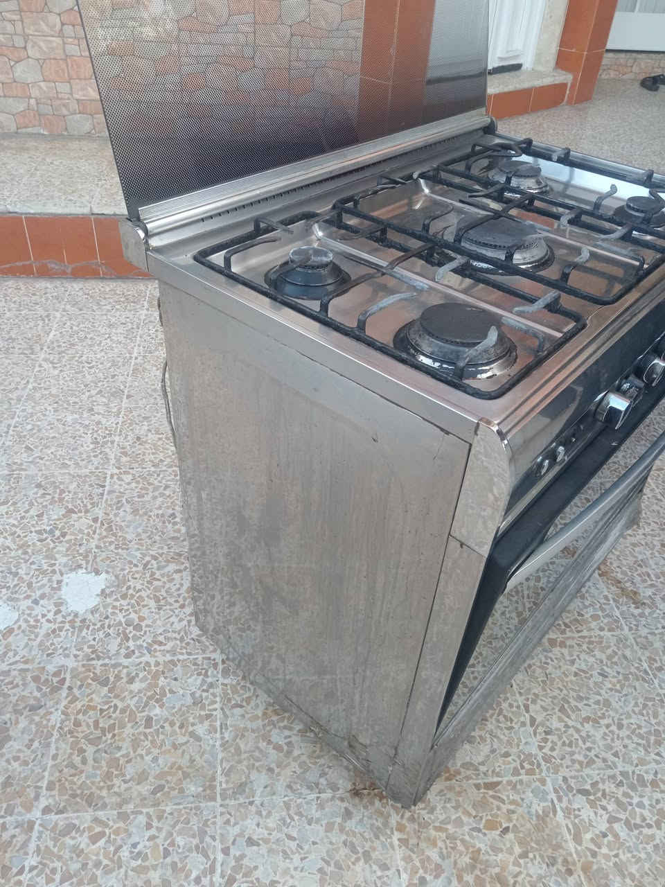 طباخ شغال للبيع في حي الصحة الثانية الأيسر قرب محطة تعبئة الحاصود السعر ١٢٥ وبي مجال للتواصل ***********
