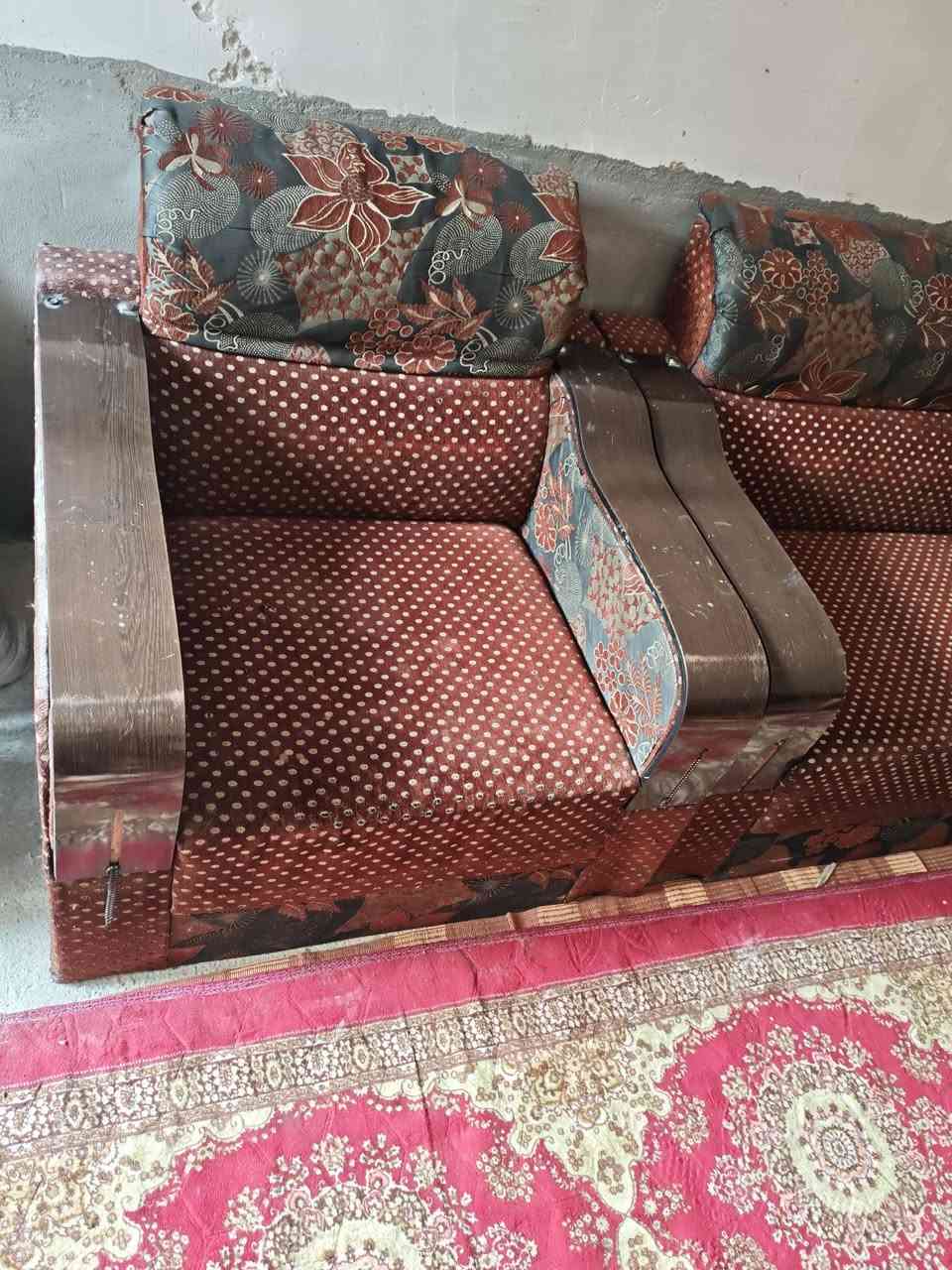 تخم قنفات للبيع 10 مقاعد
السعر 100 وبيهن مجال قليل 
العنوان الابراهميه قرب قناه كربلاء 
الاتصال ع الرقم  ***********
