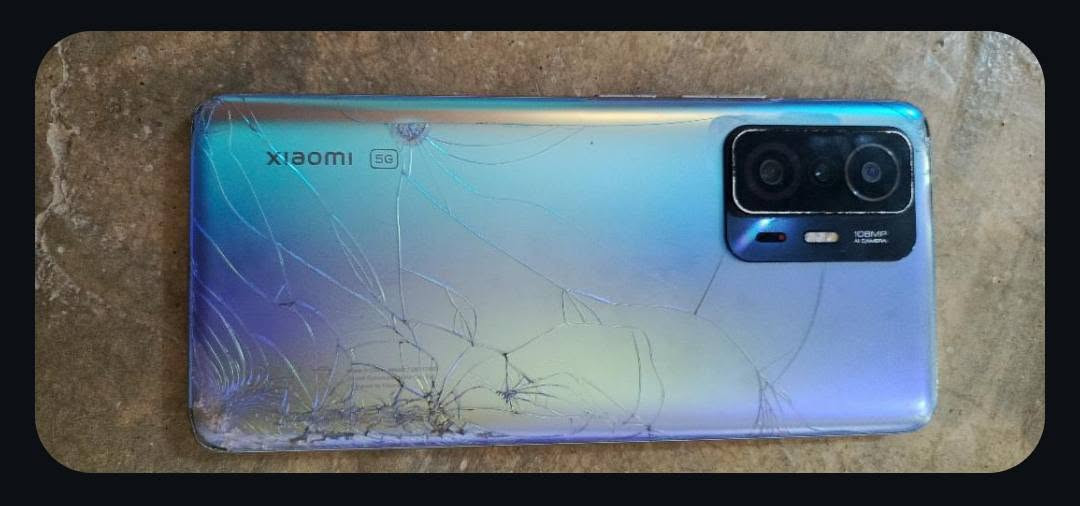 السلام عليكم
للبيعXlaoml mi11T

ذاكرة 128

رام8+8

معالج MediaTek1200

90فريم ببجي

شاحنة67واط اصلية ويا تجي 

شرط ما مبدل شي فقط ضهر مكسور  

السعر 170الف و بي مجال 

***********

