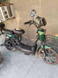 دراجه شحن للبيع نضيفه بطاريات جديده نشرات شغاله وياهه شاحنه وزوج دبلات...