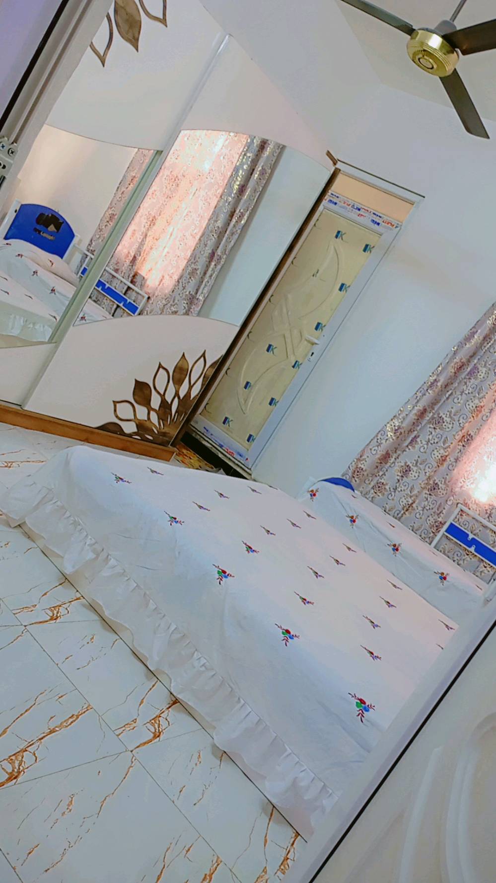          
         
السلام عليكم
دار. للبيع  مساحة ٥٠ متر طابق ونص سند ٢٥ طابو زراعي يصلح للسكن او حسينية 
الطابق الارضي صب كونكريت وكله سقوف ثانويه يحتوي على طرمة ومطبخ وصاله ٦× ٤ ومنور وصحيات ومخزن صغير بالمنور 
الطابق الثاني صب كونكريت يحتوي على غرفة نوم ٤×٤ وملحق وحمام وسطح 

العنوان / كربلاء حي الكرار مقابل حي الإمام علي (ع) مقابل مستشفى الكفيل قريب من طريق الزوار كافة الخدمات متوفره 
علماً أن الكاونتر وغرفة نوم والثريات يبقن للمشتري 









