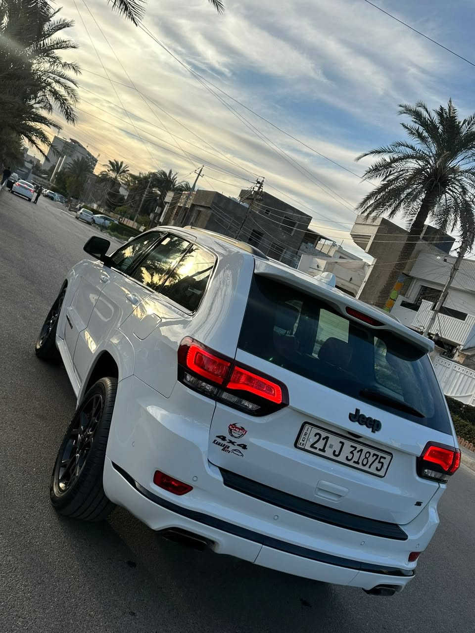 اخوان السلام عليكم. 
عندي جيب S. موديل 2021. مكفوله كفاله عامة 
السياره بأسمي 
ماشيه 40 الف ميل. 
معروفه مواصفات الSفول واحد على واحد 
ام الرادار الامامي. 
ولداخل الاحمر. 
السياره جاهزه للاخير. 
عارضها ب٣٥٥ وبيها مجال شي بسيط. 
مكان السياره بغداد معارض البياع. 
***********
