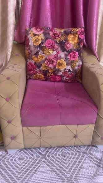 تخم. 7مقاعد  تركي.
السريرمع الدوشك والمخاد  ثنينهم  185  مكان بغداد  الامنين  للتواصل راسلو واتساب ***********
