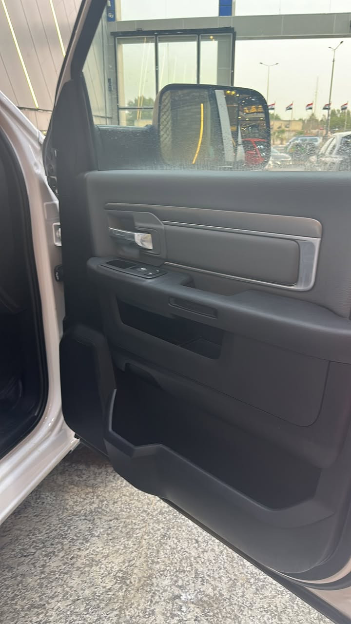 سلام عليكم رام كلاسك موديل 2023 كفاله عامه داخل تقرير امطار كلشي علا البلاد ما مفتوح بيه شي باب طويل بدي قصير مكينه 6 سلندر *********** عنواني بصره
