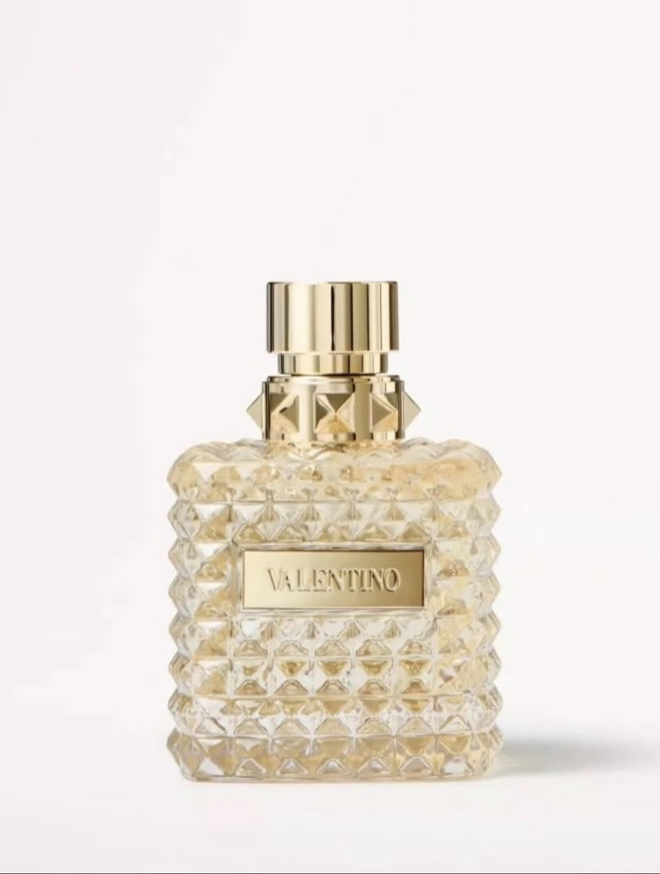 عطر فلنتينوDONNA بالباكيت مستخدم للتجربه مابيه 5 بخات الله شاهد 
مصدر الشراء حرة دبي
حجم 100 مل
سعر البيع 155 وتوصيلة مجاني وبي مجال بسيط جداً


**إذا كنت صاحب هذا الإعلان وتريد حذفه لأي سبب، رجاءا أرسل رسالة إلى الدعم الفني**