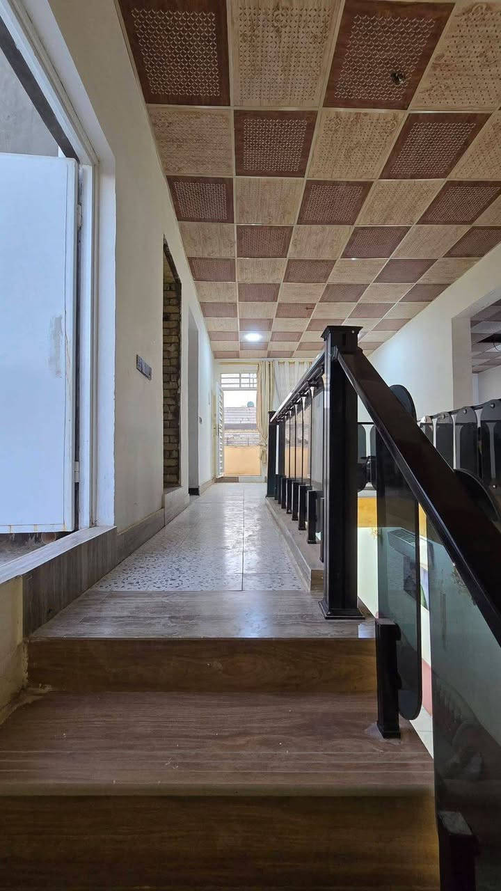 #دار_للبيع 🏠 بشارع المطار القديم مساحه 200م #طابقين 

⚜️بناء طابوك درجه اولى الأساس والسقف صب كونكريت 
🔺يحتوي على اربع غرف وصاله وستقبال ومطبخ وصحيات داخليه وخارجيه..
🔺السعر 115 وبيه مجال 
⚜️ للاستفسار مراجعة
   ((#مكتب_ابوعراق_للعقار  ))

☎️*********** واتساب
