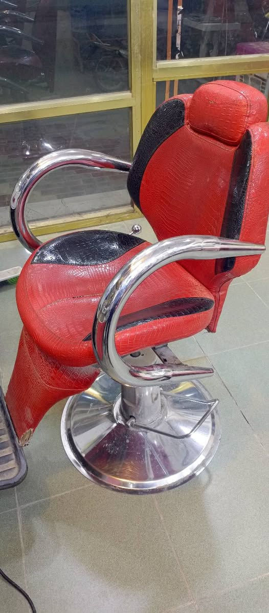 كراسي نضيفات جدا السعر 225بيهن مجال بسيط كربلاء ***********
