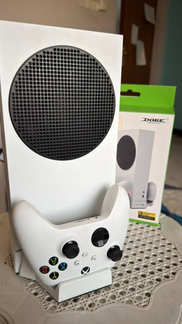 السلام عليكم 

شباب عندي جهاز إكس بوكس سيريس إس (Xbox Series S) نظيف حيل وبحالة ممتازة استخدام خفيف  الجهاز ما مفتوح ولا مصلح نهائياً ومكفول
 الأغراض التجي وياه:
الكرتونة الأصلية: كاملة وية كل كتيباتها وأوراقها.
الوايرات: واير الباور الأصلي وواير الـ HDMI ماله الأصلي.
الجوستك (اليدة):   الأصلية مال الشركة  وبدون أي مشاكل 
ستاند DOBE أصلي: ستاند تبريد مخصص للجهاز بيه فانات تبريد ومكان لشحن اليدات  بشكل مرتب وبطاريتين
الجهاز والملحقات كلها مصفطة ومغلفة بالباكيت مالتها مثل ما طالع بالصور يعني كأنما دا تفتح جهاز جديد.
السعر: 500
 المكان: الديوانية.
ما اعتقد اكو بنظافتة بالسوگ حاليا


**إذا كنت صاحب هذا الإعلان وتريد حذفه لأي سبب، رجاءا أرسل رسالة إلى الدعم الفني**