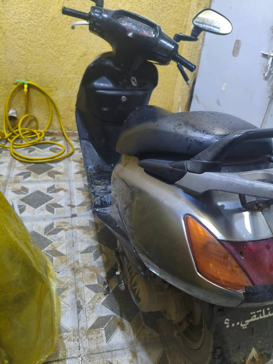 دراجه سبيسي للبيع مبدله مكينه رمبه جديده مصار شهر دراجه شخط مابيها لون رصاصي فيلي ياباني اخت رمبه نكره سلف هندر دراجه جديده وگلشي شغال بيها لايت زنون اصفر وابيض اشاير يمنه ويسره ابريك امامي خلفي *********** كوت حي الحكيم سعرها 850 وبيها مجال قليل حك الجيه
