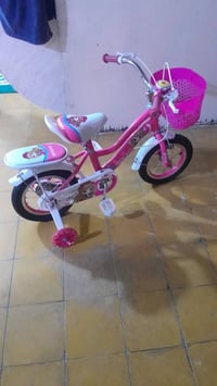 عندي ميز ١٥ عندي قعده ١٠ ياسكل جديد ٥٠ 07772995839
