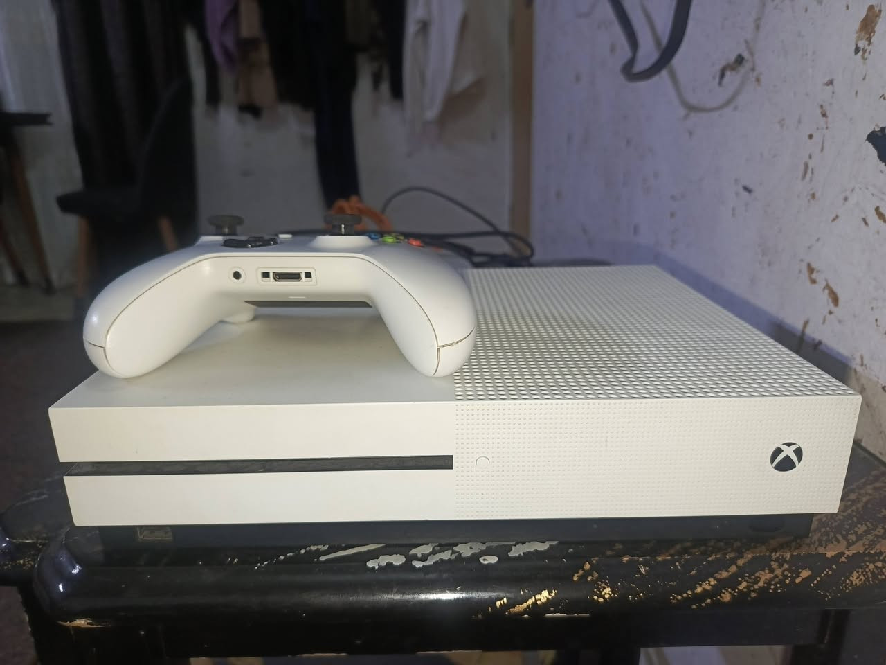 سلام عليكم 
اكس بوكس وان اس للبيع السعر 180 وبي مجال 
مامفتوح الجهاز كلش نضيف
ذاكره نص تيرا 
الالعاب ب جهاز موجود ب صور 
المكان موصل 
للتواصل خاص


**إذا كنت صاحب هذا الإعلان وتريد حذفه لأي سبب، رجاءا أرسل رسالة إلى الدعم الفني**