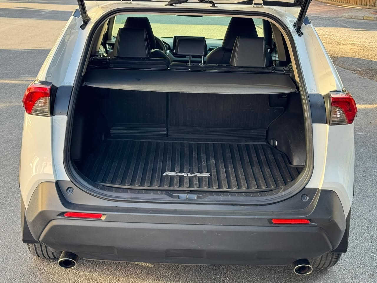 تويوتا راف فور 2020
صنف xle اعلى مواصفات
لون لؤلؤي مميز

تحدي بنظافتها

جمرك جديد لم تستخدم بالمملكه

بسعر حرررق
وارد امريكي

دفع رباعي 4×4

بسعر مغري

عداد قليل اصلي 60 الف

اقتصاديه جدا 380 كيلو بالتنكه

3 انضمه قياده NORMAL +SPORT +ECO 

جير توب ترونك + اتوماتيك

فحص كامل 7 جيد

فتحه سقف 3 حركات

 كاميرات اماميه و خلفيه

شاشه نفجيشن خرائط كبيره 

كراسي كهرباء مدفيه 

غرفه جلد اسود نظيفه جدا

شاحن وايرلس

رادار امامي و خلفي مفعل
مانع تصادم

تحديد مسارب
حساسات اصطفاف ذكي امامي وخلفي 

تحكم كامل بصمه

حساسات Bsm للتجاوز الخاطئ

تحديد مسارب
مكيف منفصل امامي وخلفي

جميع الاضويه full led 

جنطات المنيوم اصليه

ثلاجه وسط 

جهاز إنذار اصلي ضد السرقه

اضائه ترحيبيه

هاند بريك كهربا

اضويه انفاق

واضافات كثيره

كوشوك جديد نخب

غيار زيوت وفلاتر وبواجي  جديد

كاش او اقساط على سنه

مطلوب ،22300 دينار

افحص وين مابدك

للاتصال ٠٧٩٥٥٨١٢٨٣


**إذا كنت صاحب هذا الإعلان وتريد حذفه لأي سبب، رجاءا أرسل رسالة إلى الدعم الفني**