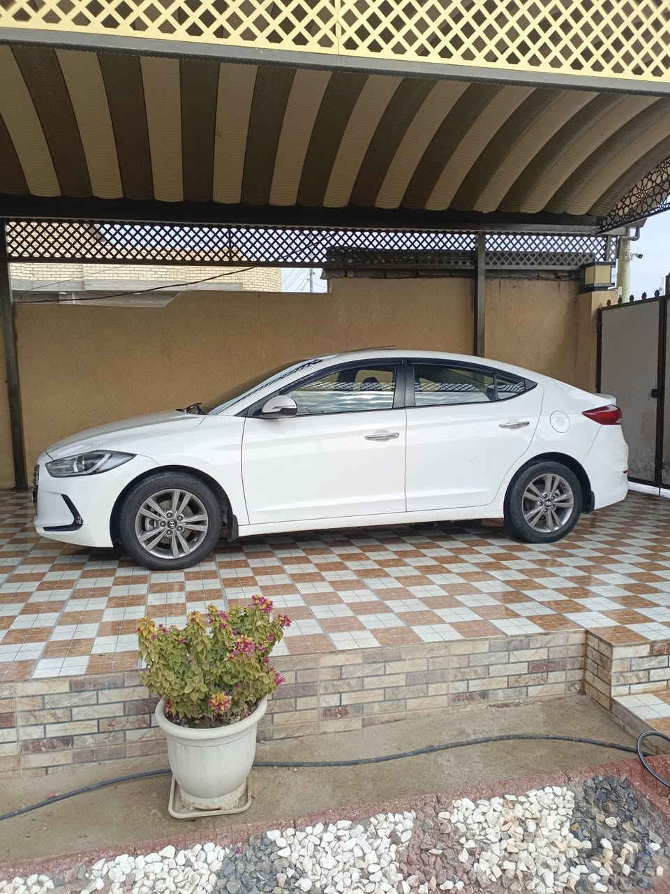 سلام عليكم 
النترا موديل 18 خليجي رقم بغداد الدولي 
مكينه 2000 دوش
ماشيه 179
تخم تاير جديد 
صدر جديد 
سياره جديده 
سعر 148
مكان الانبار الكرمه 
***********
***********
سياره جديده مكفولة عدا هلال جاملغ لخلفي صبغ
