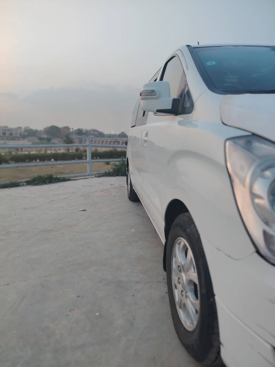 سلام عليكم استاركس 2009 خليحي مفتوح محور مسكر سبلاين 12 قبق اسود سياره بيها جاملغ وشبر بالباب جهه وبه  السايق وبيه مكانات كفاله الباقي  سياره مكينه جديد لا تنقيص ولا تبخير تحوير جديد كير جديد باتري جديد تخم تاير جديد صدر امامي خلفي جديد نقصها مشط تبريد منضومه كامله معه فريزاتها كمبريسر 20 دوشمه جديد سفريات وكشنات سياره مابيها برغي نقص رقم بغداد انكليزي بسمي شخصيا مكاني بابل المسيب السعر 145 رقم تلفوني اثير ***********. اسيا   *********** ما متواجد علفيس فقط اتصال
