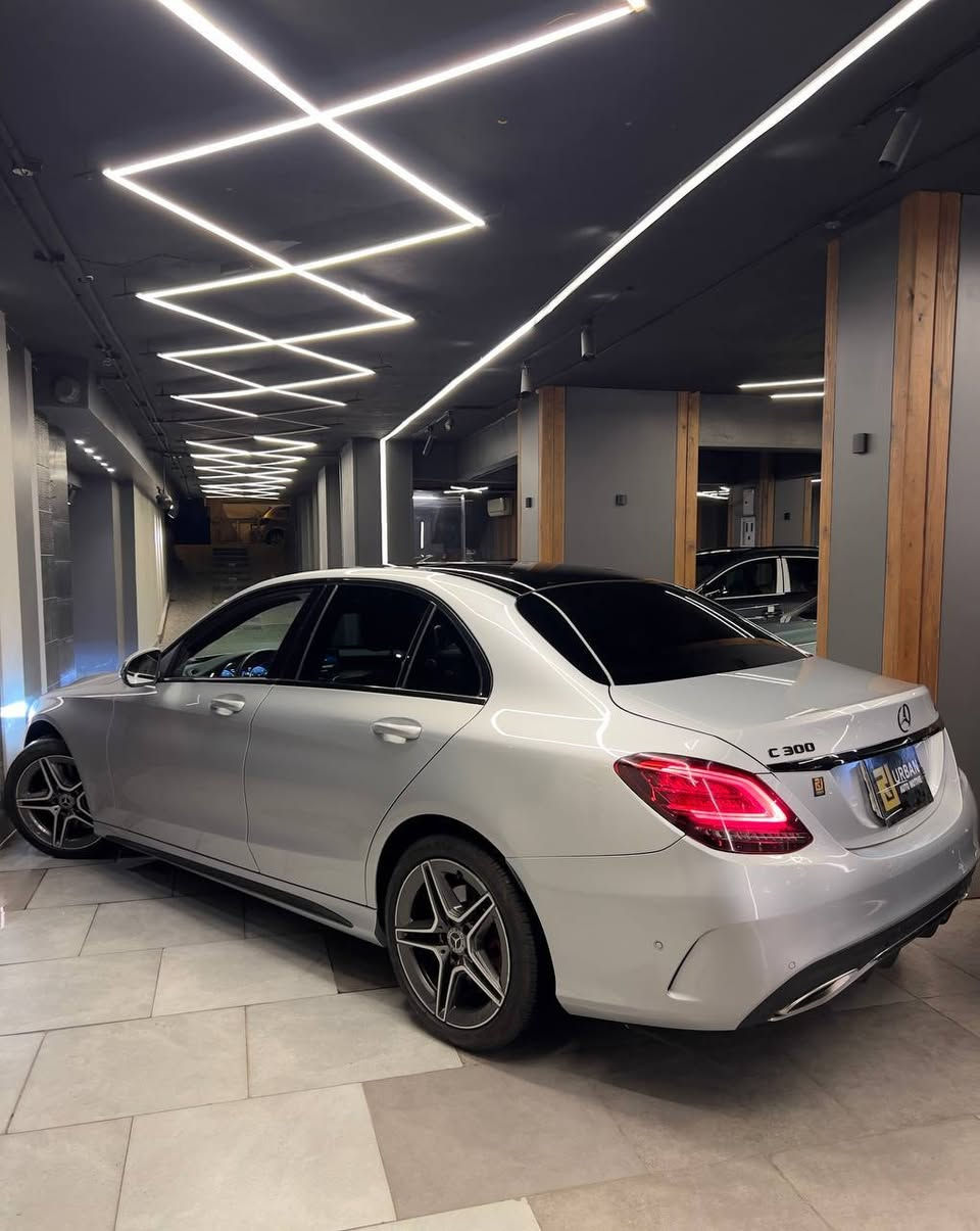 Mercedes-Benz C300 
Amg
Model 2020
2000cc turbocharged 
256 HP

88,000Km
كراسي كهرباء وميموري
سقف بانوراما 
جنوط 19 انش 
سماعات برومستر 
امبينت لايت
 
لون جراي فرش احمر
رخصه سنه 
فبريكا بالكامل صيانات وكيل


**إذا كنت صاحب هذا الإعلان وتريد حذفه لأي سبب، رجاءا أرسل رسالة إلى الدعم الفني**
